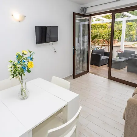 Condoluci Apartment *